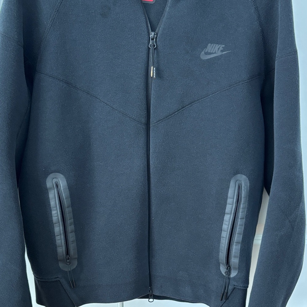 Nike Men’s Black Full-Zip Performance Hoodie Jacket - Picture 2 of 7